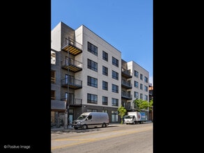 Building Photo - 2139 W Madison St