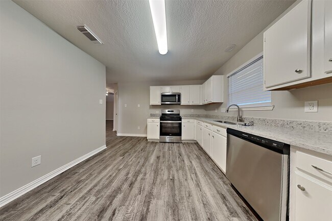 Foto del edificio - 18623 Singing Woods Dr