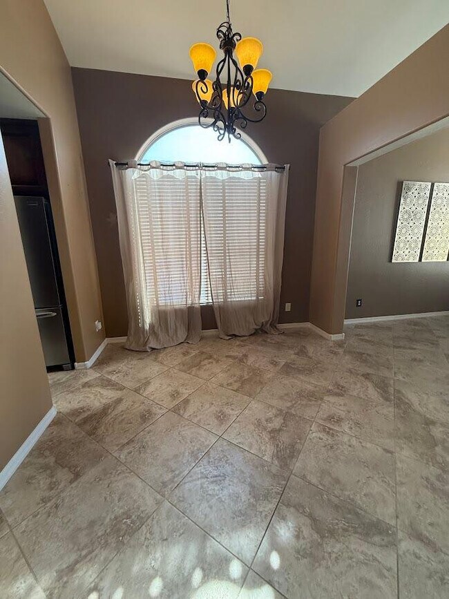 Foto del edificio - 6602 W Molly Ln