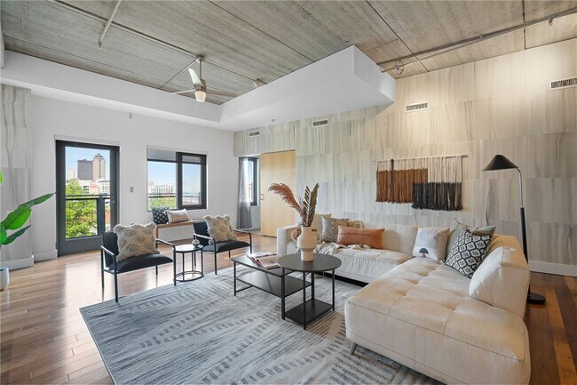 Foto del edificio - 309 E 5th St