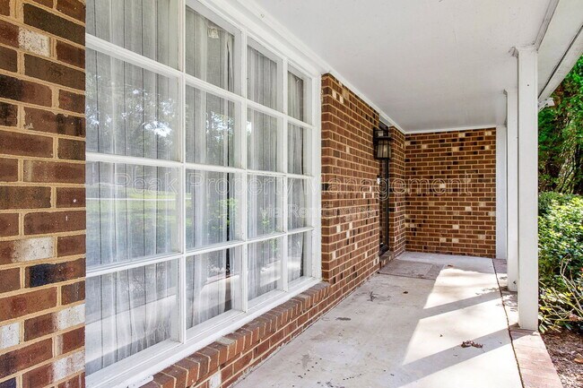 Foto del edificio - 2353 Shoreham Dr