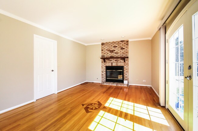 Building Photo - 600 Chesterfield Ln