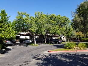 Building Photo - 1032 San Souci