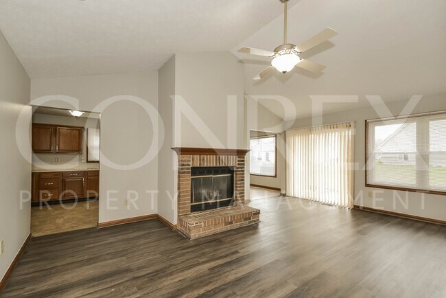 Building Photo - Stunning 3 Bedroom with Vaulted Ceilings!
