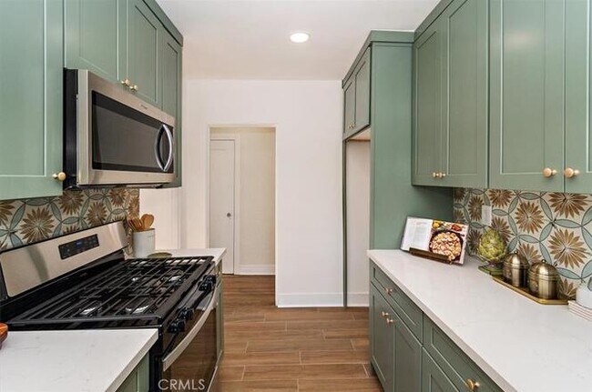 Foto del edificio - 6109 Falcon Ave