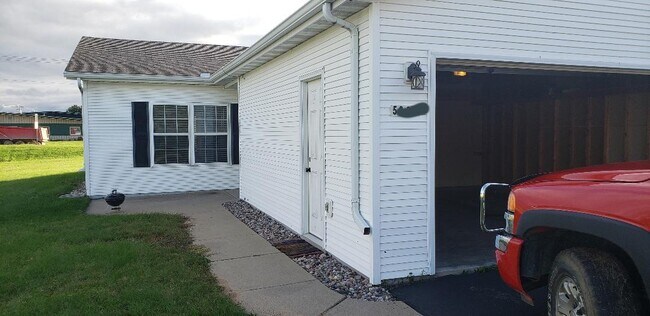 Building Photo - 5207 Lee Ave