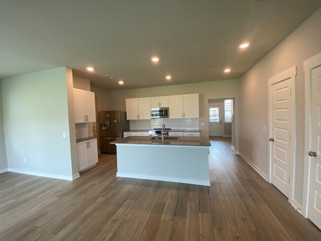 Foto del edificio - 3115 Lamond Dr