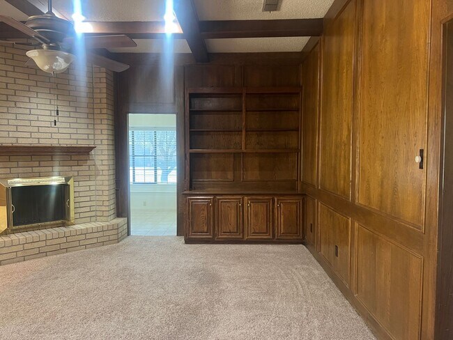 Foto del edificio - 3 bed 2 bath 2 car garage