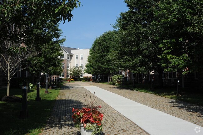 Foto del edificio - Airmont Gardens