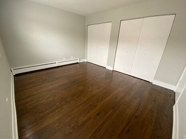 Foto del edificio - 452 W Oakdale Ave