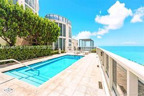Building Photo - 15811 Collins Ave
