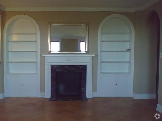 Building Photo - 2000 N Lincoln Park W