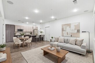 Building Photo - 4819 Caroline St