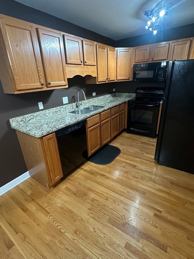 Building Photo - 5641 Circle Dr