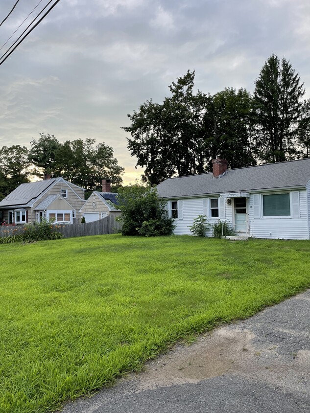 Foto principal - 19 Harlow Dr