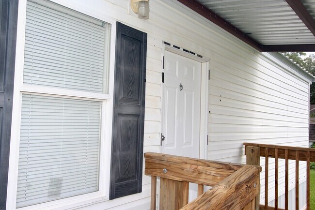 Foto del edificio - 24455 Needham Rd