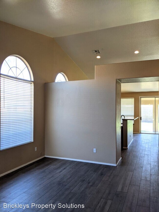 Building Photo - 4 br, 2 bath House - 1830 E Oakland St.