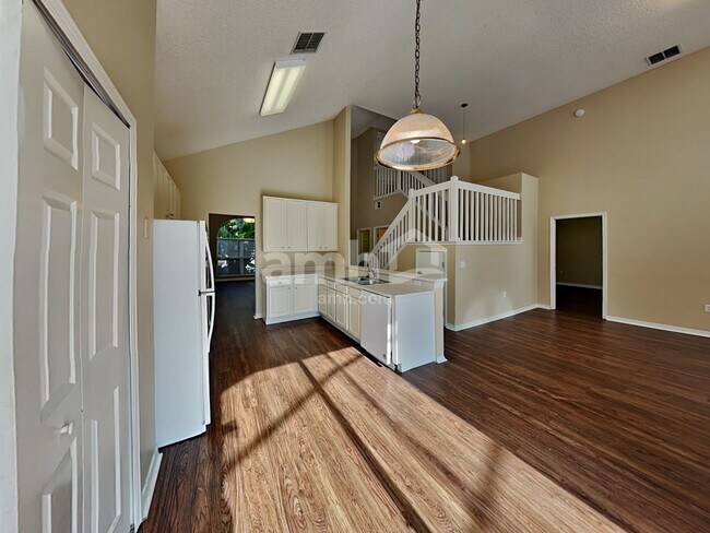 Building Photo - 3012 Holland Dr