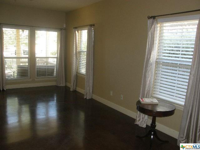 Foto del edificio - 2222 Gruene Lake Dr