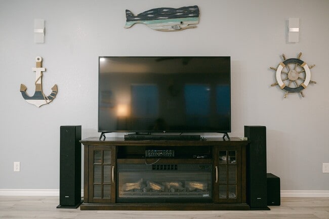 Building Photo - 305 Jettyview Rd