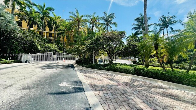 Foto del edificio - 3340 NE 190th St