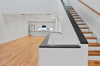 Building Photo - 920 Memorial Dr SE