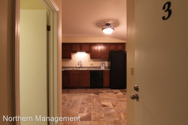 Building Photo - 853 Thackeray Trail