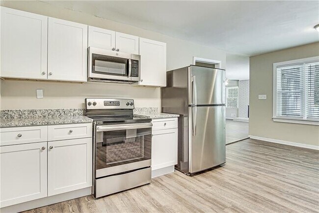 Foto del edificio - 2405 Old Colony Rd