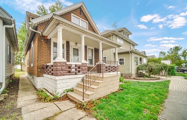 Building Photo - 1003 N Hickory St