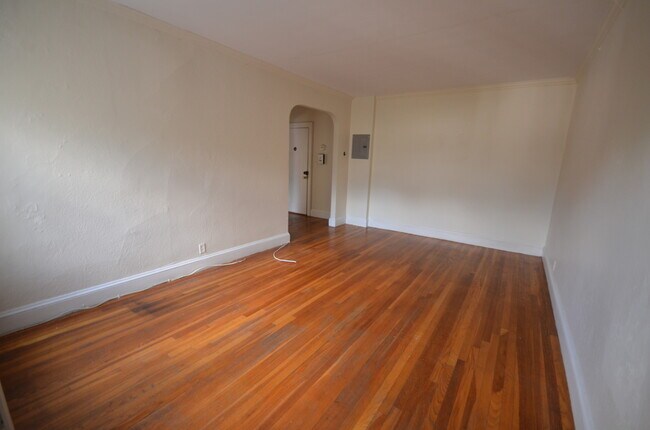 Building Photo - 2065 Commonwealth Ave