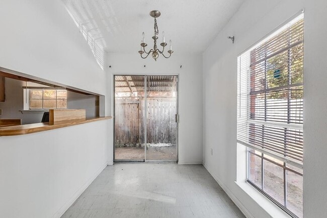 Foto del edificio - 55 Brandon Hall Dr