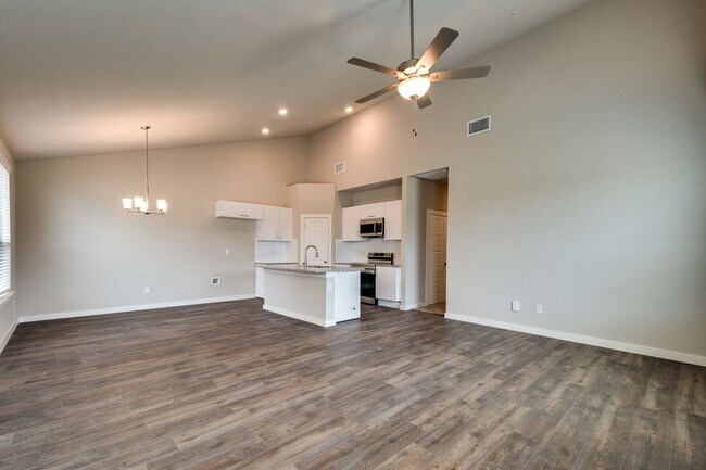 Foto del edificio - GORGEOUS 3 BEDROOM FOUR PLEX LOCATED IN MI...