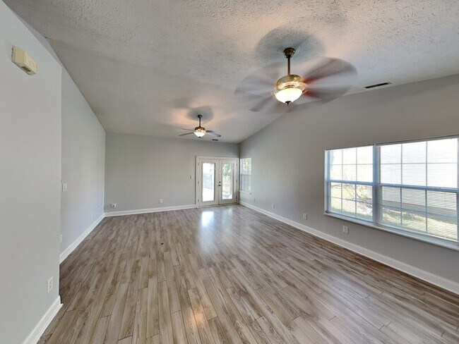 Building Photo - 6011 Tybalt Cir