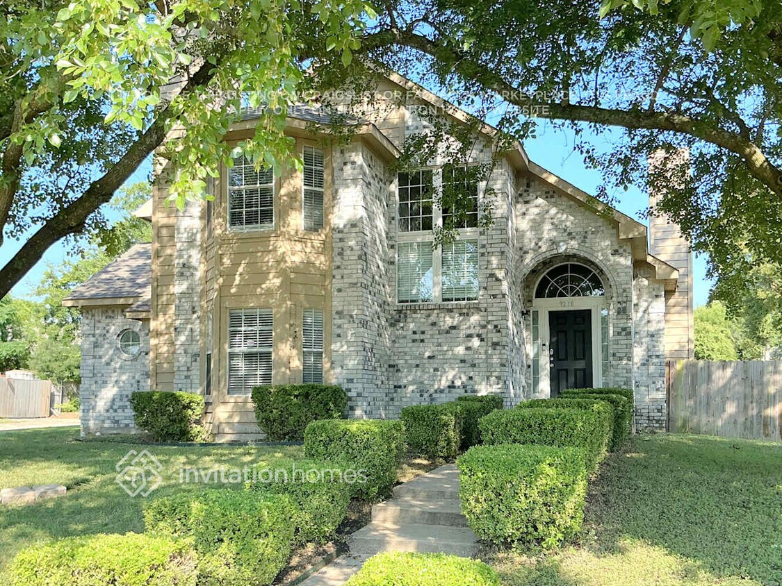Foto principal - 9218 Oak Hollow Dr