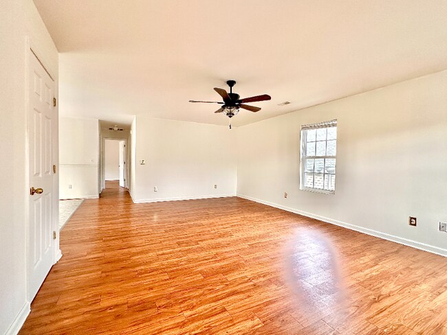 Foto del edificio - 1419 Burgess Ln