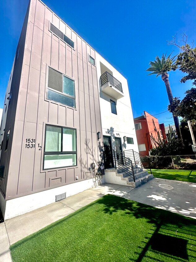 Primary Photo - 1529 W 35th Pl