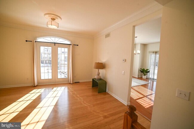 Building Photo - 1910 Cavalier Ln