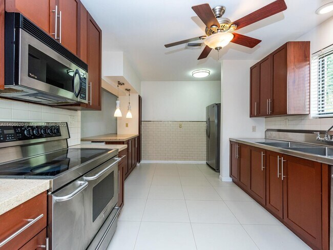 Building Photo - 454 NE 93rd St