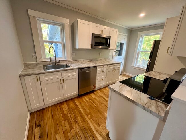 Building Photo - 413 Hammond St