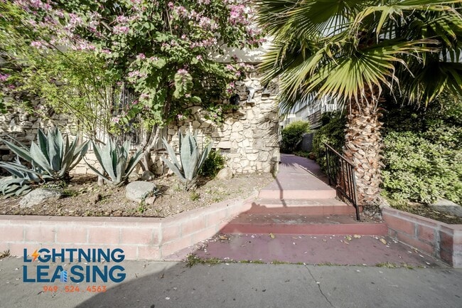 Building Photo - 922 Normandie Ave
