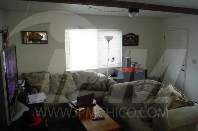 Building Photo - 427 Oak St