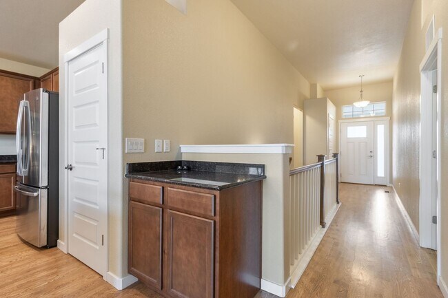 Foto del edificio - Spacious Modern 5-Bedroom Ranch Home in Hidden Valley Farm