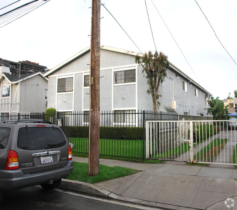 pole obstruction - 5245 Denny Ave