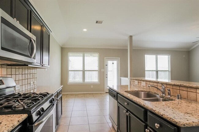 Foto del edificio - 4311 Plumeria Ave