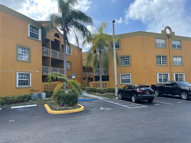 Building Photo - 9735 Fontainebleau Blvd