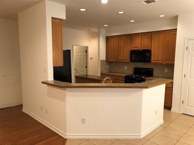 Building Photo - 903 Hollow Trail Ct
