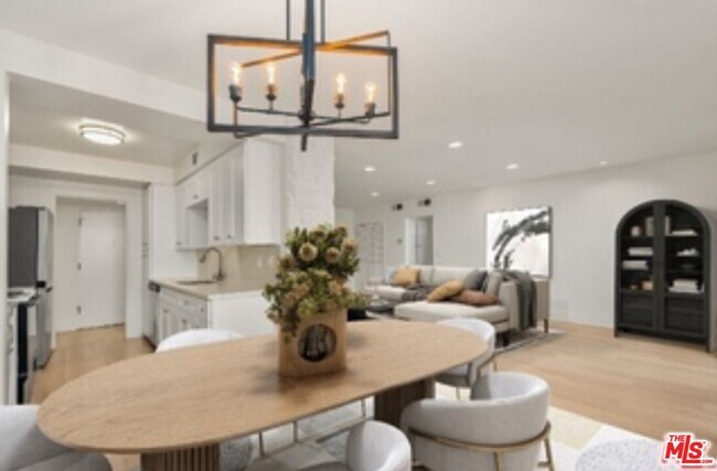 Foto del edificio - 1262 S Barrington Ave