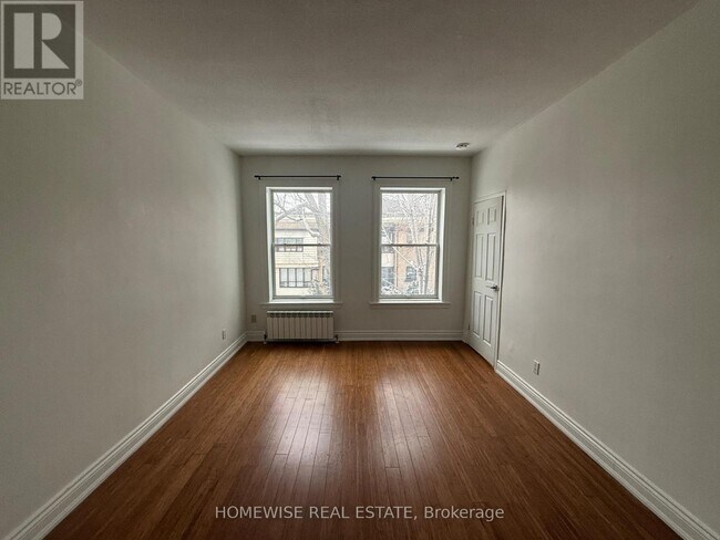 Photo du bâtiment - 1 Triller Ave