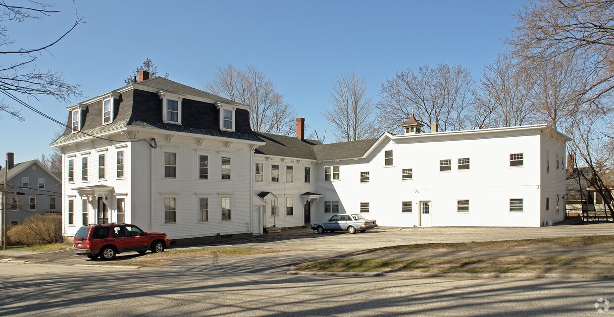 574 Hall St, Manchester, NH 03104 Apartments in Manchester, NH