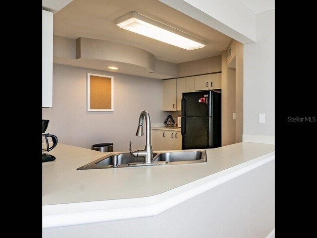 Foto del edificio - 6081 Bahia Del Mar Cir N